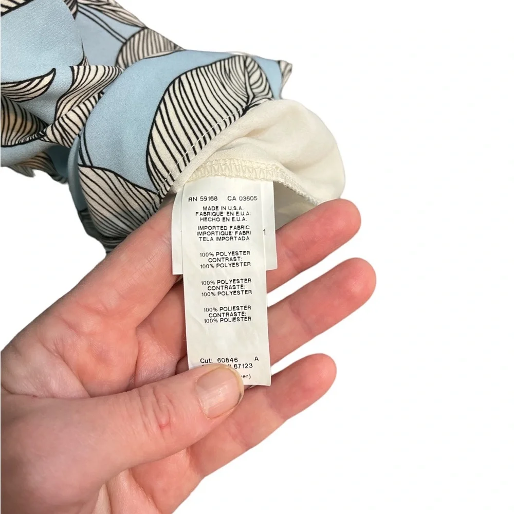 Karen Kane Blue Floral Sleeveless Blouse ~ Medium - Picture 4 of 5